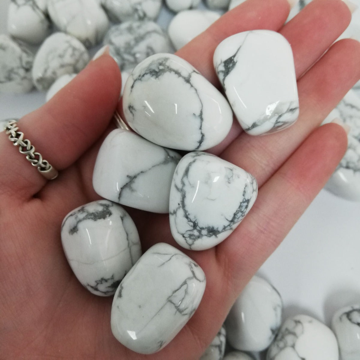 Howlite Tumbled - 1KG Howlite Tumbled - 1KG